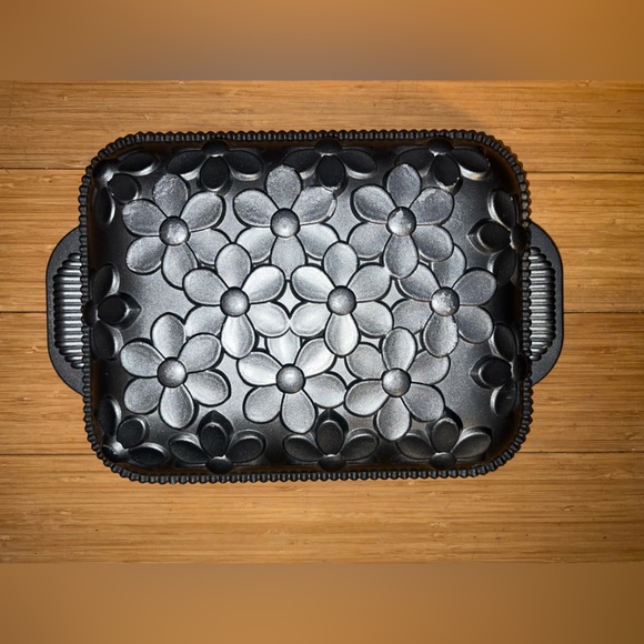 Nordic Ware Multi Mini Daisy Cake Pan 3D 10 Cups  baking Cast Aluminum Non-stick - Picture 2 of 3